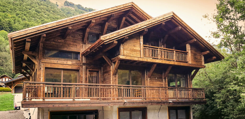 BATIBOIS, Bons-en-Chablais, chalet bois brulé à MONTRIOND