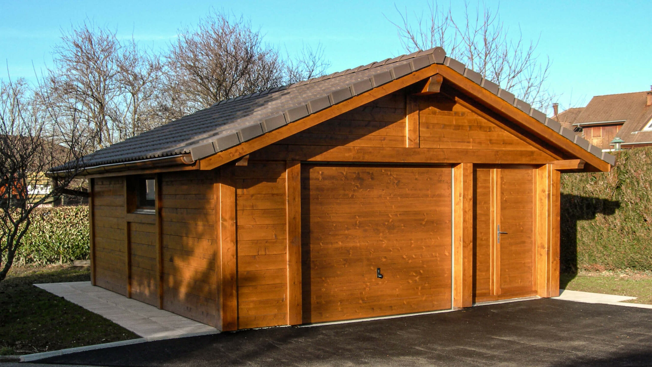 garage à voiture fabriqué et posé par les artisans de Batibois