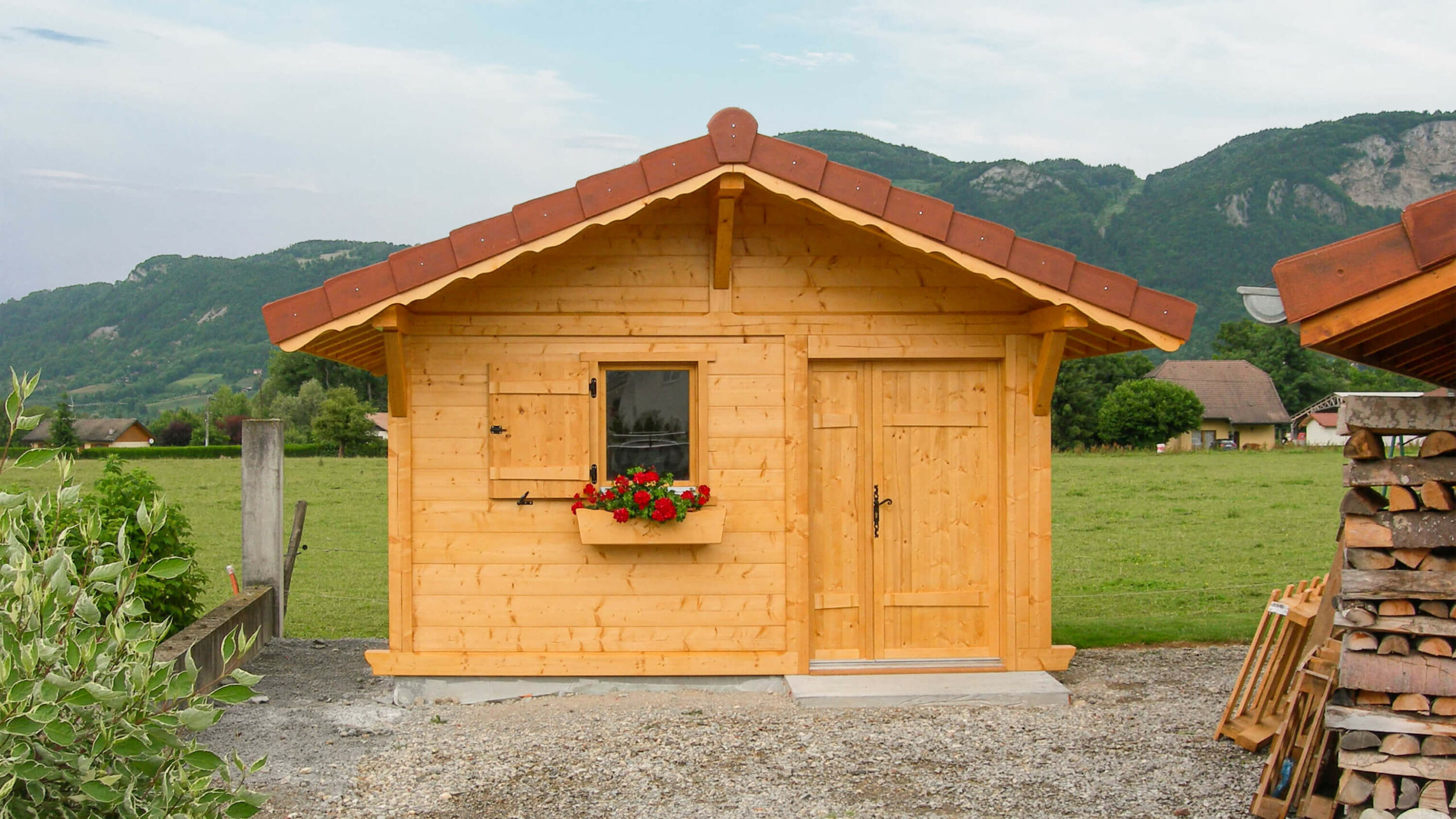 abri jardin en bois fabriqué et posé par les artisans de Batibois