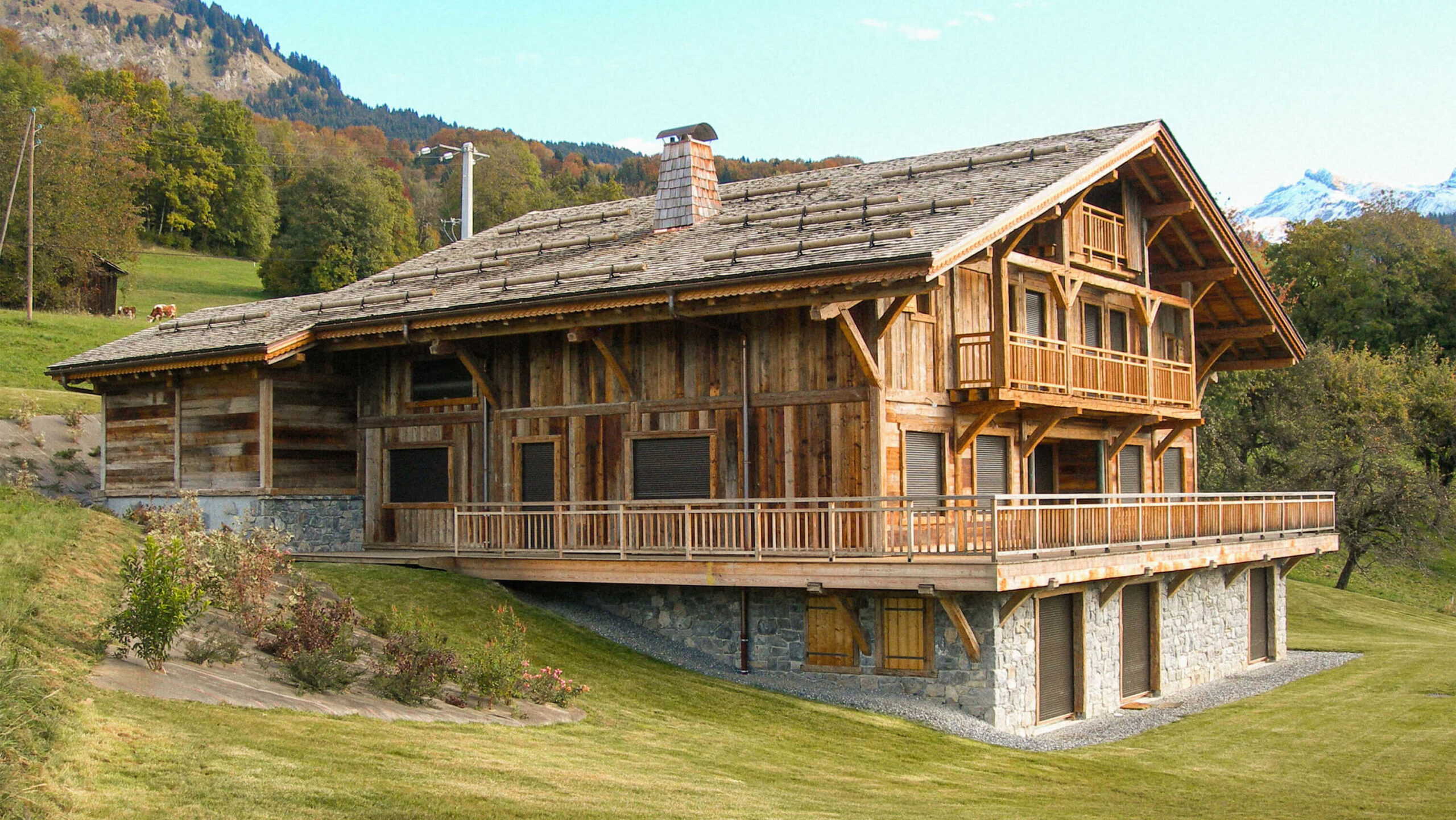 Chalet en bois fabriqué et posé par les charpentiers de Batibois