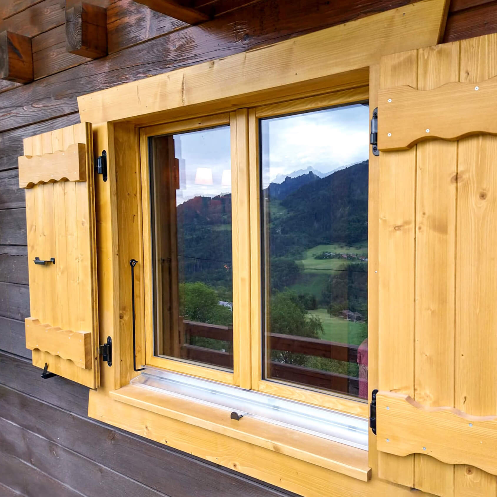 Fenêtre fabriquée par Batibois, en Haute-Savoie