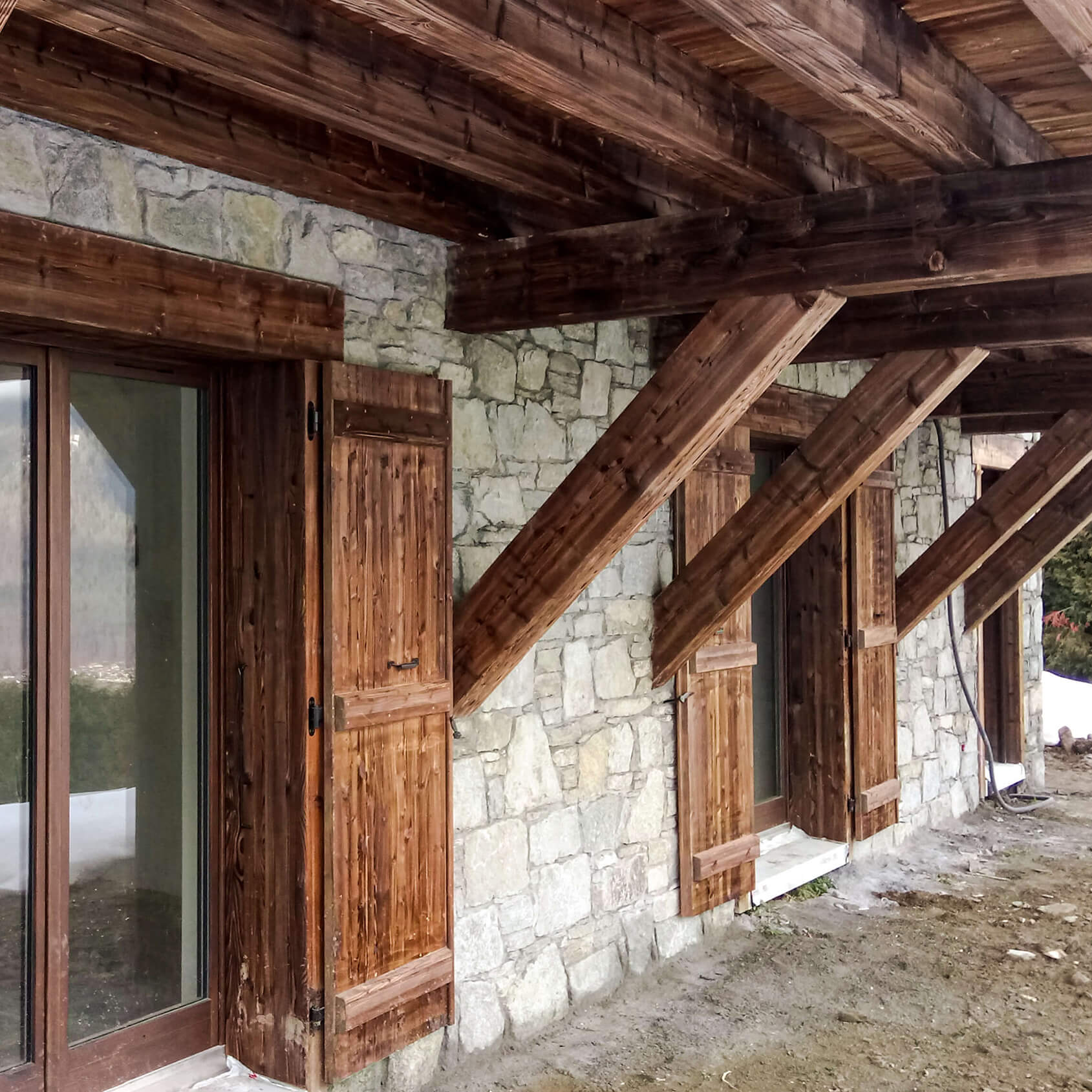 Porte-fenêtre en Haute-Savoie et posée à Morzine par Batibois