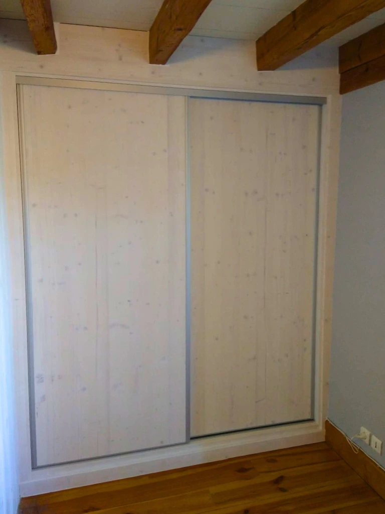 Aménagement intérieur à Arthaz portes de placard