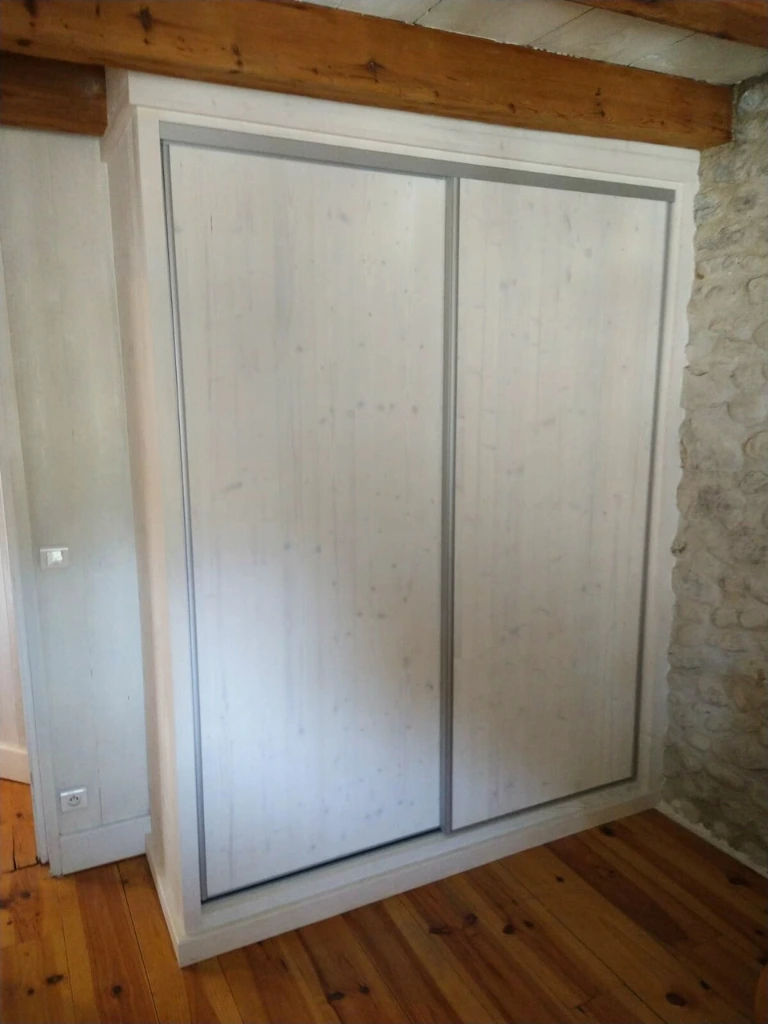 Aménagement intérieur à Arthaz portes de placards BATIBOIS74