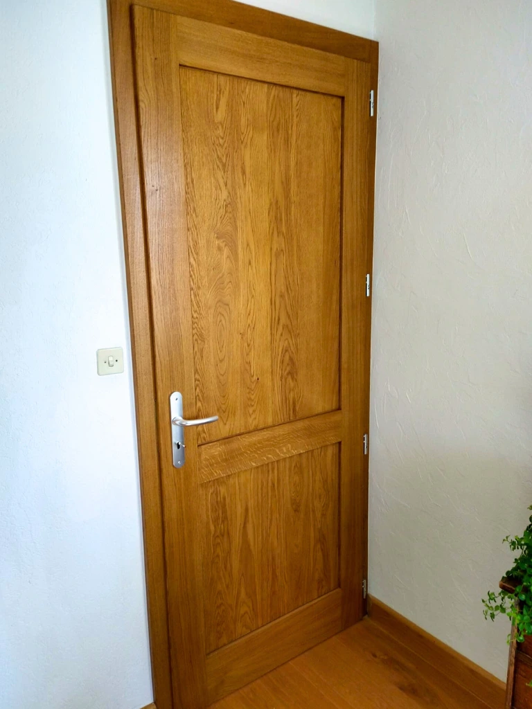 Fabrication et pose de portes intérieures en chêne à Ballaison
